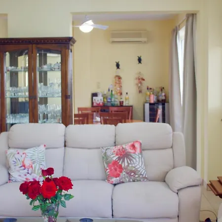Вилла Carolyn Is A Luxury 4-bedroom With Private Pool In Айя-Напа