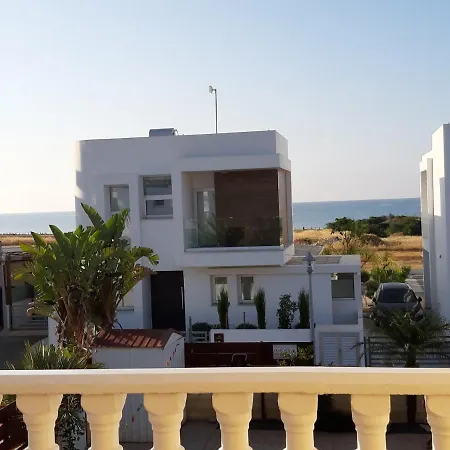 Carolyn Is A Luxury 4-bedroom With Private Pool In Вилла Айя-Напа